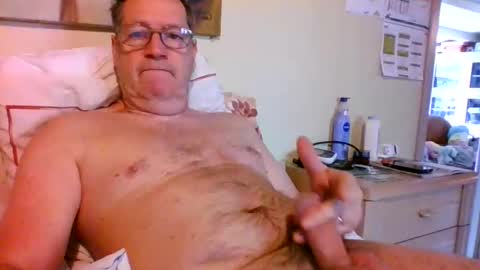 Snapshot of bennybutterfly007 chatting on April 27, 2026, 8:56 am bennybutterfly007 online show from April 27, 2026, 8:56 am