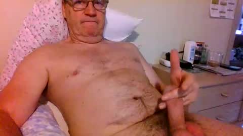 Snapshot of bennybutterfly007 chatting on May 19, 2026, 9:04 am bennybutterfly007 online show from May 19, 2026, 9:04 am