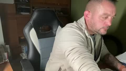 benochau online show from March 27, 2026, 11:04 pm