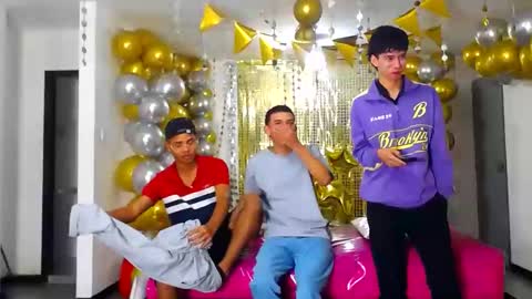 Snapshot of benz_boys chatting on January 16, 2025, 12:09 pm benz boys online show from January 16, 2025, 12:09 pm