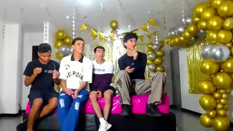 Snapshot of benz_boys chatting on January 17, 2025, 12:10 pm benz boys online show from January 17, 2025, 12:10 pm