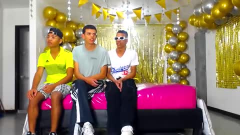 Snapshot of benz_boys chatting on January 19, 2025, 12:06 pm benz boys online show from January 19, 2025, 12:06 pm