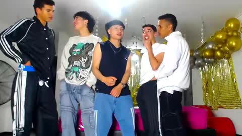 Snapshot of benz_boys chatting on February 2, 2025, 12:13 pm benz boys online show from February 2, 2025, 12:13 pm