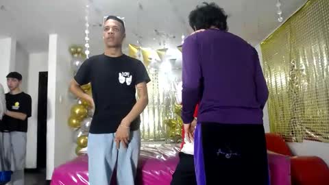 Snapshot of benz_boys chatting on February 6, 2025, 2:04 pm benz boys online show from February 6, 2025, 2:04 pm