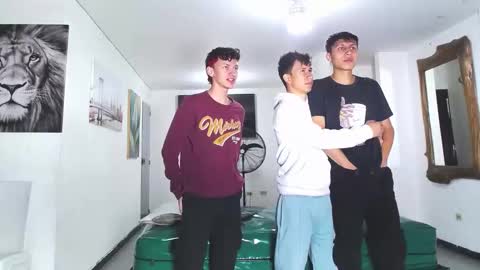 benz boys online show from October 8, 2025, 12:03 pm