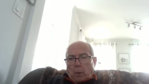 bernard1102 online show from February 15, 2026, 7:32 pm