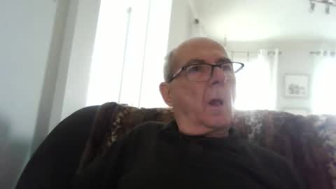 bernard1102 online show from April 23, 2026, 12:51 pm