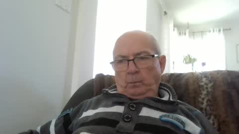 bernard1102 online show from May 22, 2026, 2:22 pm