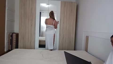 Alex and Victoria online show from September 28, 2025, 2:33 pm