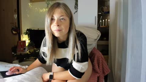 Snapshot of bestgirl_ofthe_neighborhood chatting on January 2, 2025, 6:45 pm Vicky online show from January 2, 2025, 6:45 pm