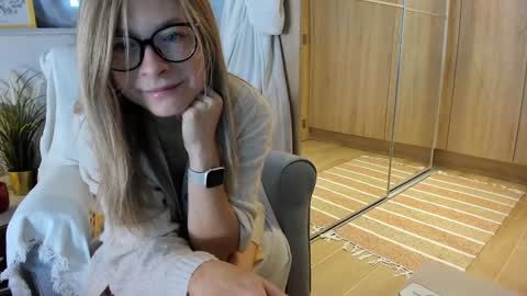 Snapshot of bestgirl_ofthe_neighborhood chatting on October 20, 2025, 6:47 am Vicky online show from October 20, 2025, 6:47 am