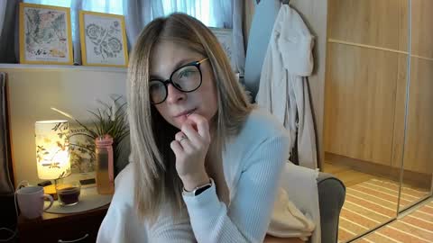 Snapshot of bestgirl_ofthe_neighborhood chatting on October 21, 2025, 6:36 am Vicky online show from October 21, 2025, 6:36 am