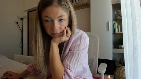 Snapshot of bestgirl_ofthe_neighborhood chatting on November 11, 2025, 7:52 am Vicky online show from November 11, 2025, 7:52 am