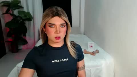 bestgirljulia online show from February 5, 2026, 8:52 am