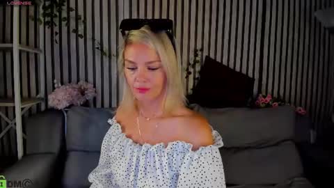 Snapshot of betty_brock chatting on June 14, 2026, 1:03 am Betty online show from June 14, 2026, 1:03 am