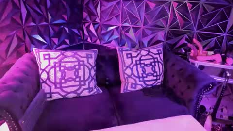 NatashaxoBangs online show from April 8, 2026, 1:49 am