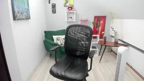 Snapshot of bettyjamess chatting on October 23, 2025, 8:40 pm bettyjamess online show from October 23, 2025, 8:40 pm