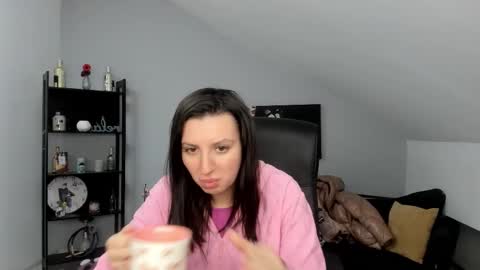 Snapshot of bettyjamess chatting on November 28, 2025, 5:32 am bettyjamess online show from November 28, 2025, 5:32 am