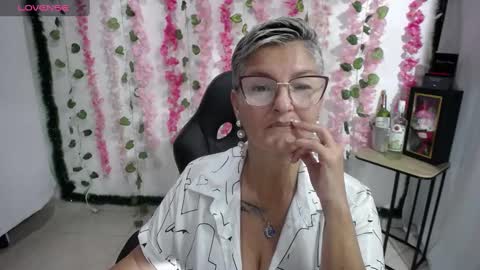 Snapshot of bety_cum3 chatting on February 13, 2025, 11:04 pm bibiana online show from February 13, 2025, 11:04 pm