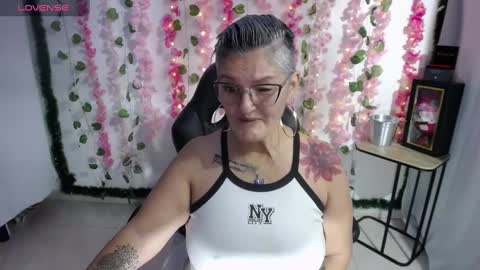Snapshot of bety_cum3 chatting on February 16, 2025, 4:32 pm bibiana online show from February 16, 2025, 4:32 pm