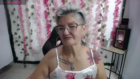Snapshot of bety_cum3 chatting on February 18, 2025, 8:27 am bibiana online show from February 18, 2025, 8:27 am