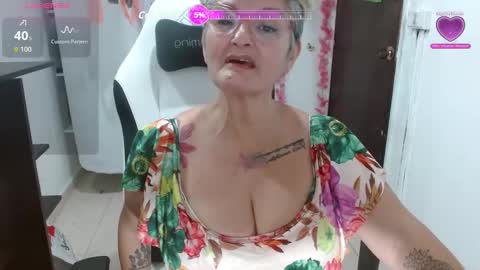 Snapshot of bety_cum3 chatting on November 2, 2025, 12:02 am bibiana online show from November 2, 2025, 12:02 am