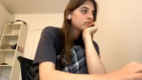 Lina online show from June 9, 2026, 4:18 pm