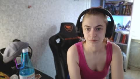 beverly_yay online show from April 28, 2026, 3:22 am