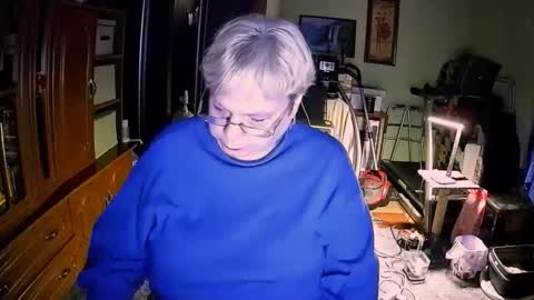 BeverlyQCynia online show from November 22, 2025, 2:27 pm