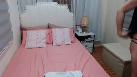 Nixie online show from November 16, 2025, 5:02 am