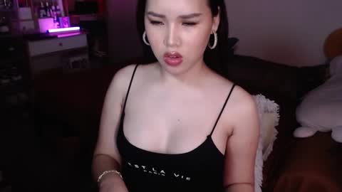 Mia online show from December 9, 2024, 7:17 am