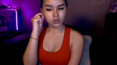 Mia online show from December 22, 2024, 3:44 pm