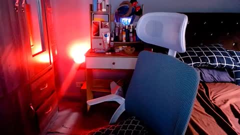 Mia online show from February 23, 2026, 4:10 am