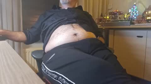 Snapshot of bigbibear88 chatting on December 24, 2024, 7:44 pm bigbibear88 online show from December 24, 2024, 7:44 pm