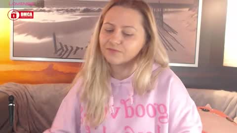 Snapshot of bigboobsarri chatting on January 8, 2025, 8:18 pm BigBoobsArri online show from January 8, 2025, 8:18 pm
