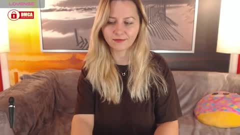 Snapshot of bigboobsarri chatting on January 29, 2025, 2:53 pm BigBoobsArri online show from January 29, 2025, 2:53 pm