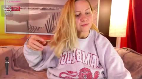 Snapshot of bigboobsarri chatting on October 16, 2025, 8:10 pm BigBoobsArri online show from October 16, 2025, 8:10 pm