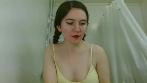 Isabella online show from April 19, 2026, 6:10 pm
