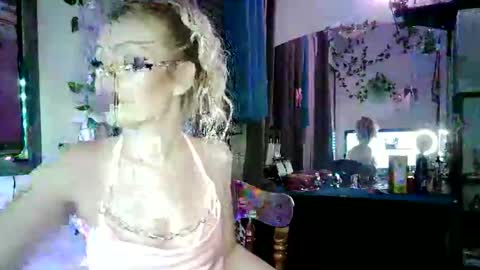 Snapshot of bigbootyslut04 chatting on September 27, 2025, 5:23 am bigbootyslut04 online show from September 27, 2025, 5:23 am