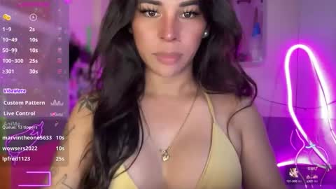 Snapshot of bigcockamanda23 chatting on October 10, 2025, 4:22 am queen amanda online show from October 10, 2025, 4:22 am