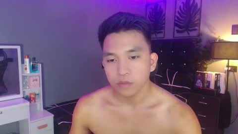 Snapshot of bigcocksimonxx chatting on December 7, 2024, 11:18 am Simon online show from December 7, 2024, 11:18 am