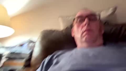 Snapshot of biggloves4bighands chatting on September 18, 2025, 10:23 pm biggloves4bighands online show from September 18, 2025, 10:23 pm