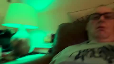 Snapshot of biggloves4bighands chatting on October 25, 2025, 11:21 pm biggloves4bighands online show from October 25, 2025, 11:21 pm