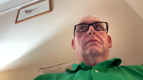 Snapshot of biggloves4bighands chatting on October 27, 2025, 12:15 am biggloves4bighands online show from October 27, 2025, 12:15 am