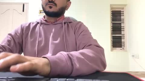 Snapshot of bighandsomesatisfy chatting on November 6, 2025, 2:40 pm bighandsomesatisfy online show from November 6, 2025, 2:40 pm