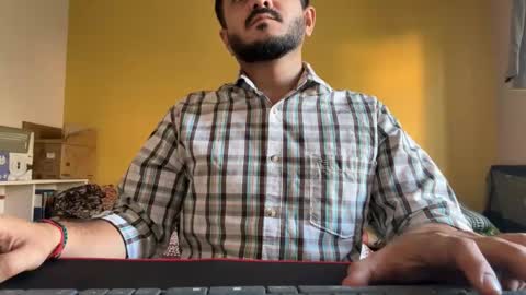 bighandsomesatisfy online show from April 7, 2026, 11:54 am