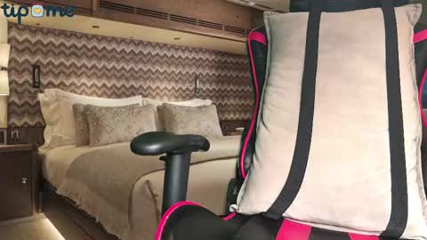 Snapshot of bighugedicker chatting on March 7, 2025, 12:26 am bighugedicker online show from March 7, 2025, 12:26 am