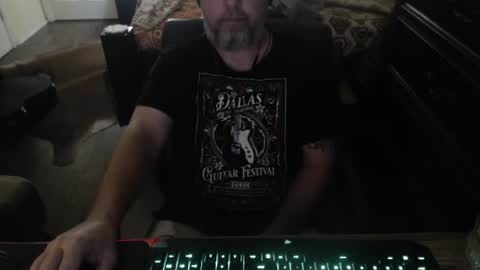 bighugmugg online show from September 19, 2025, 11:11 am