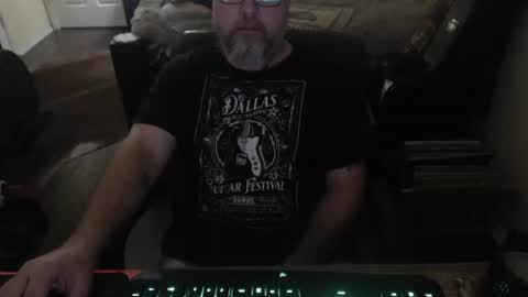 bighugmugg online show from May 15, 2026, 11:17 am