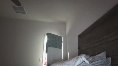 bigjraw2487 online show from October 29, 2025, 5:42 am